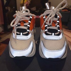 B22 Dior men’s sneakers size 37 brand new with box and dust bag .. Authentic !